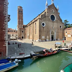 Veronica & Maison Laguna Venice