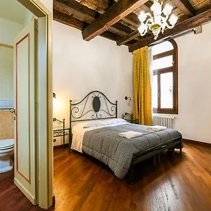 Casetta Rossa Venice